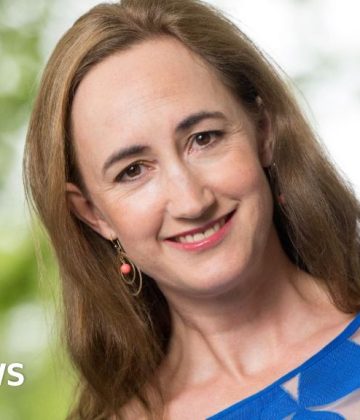 Sophie Kinsella: Author of Shopaholic series of novels dies aged 55