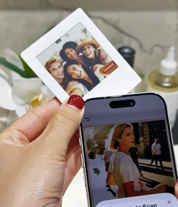 VidaBay Snap Mimics Instant Print Using a Reusable, Battery-Free E-Ink Display