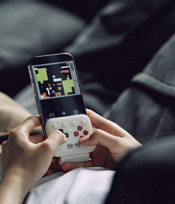 8BitDo FlipPad Puts Game Boy Controls on Your Phone with No Batteries Needed